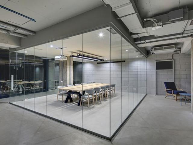 <h4>Glass Partitioned Office</h4>                                      